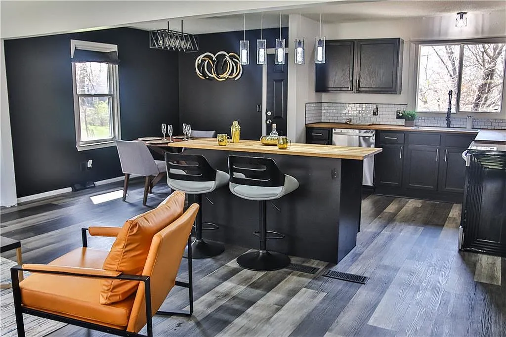 Kitchen Island & Dining — 11500 Manchester Ave