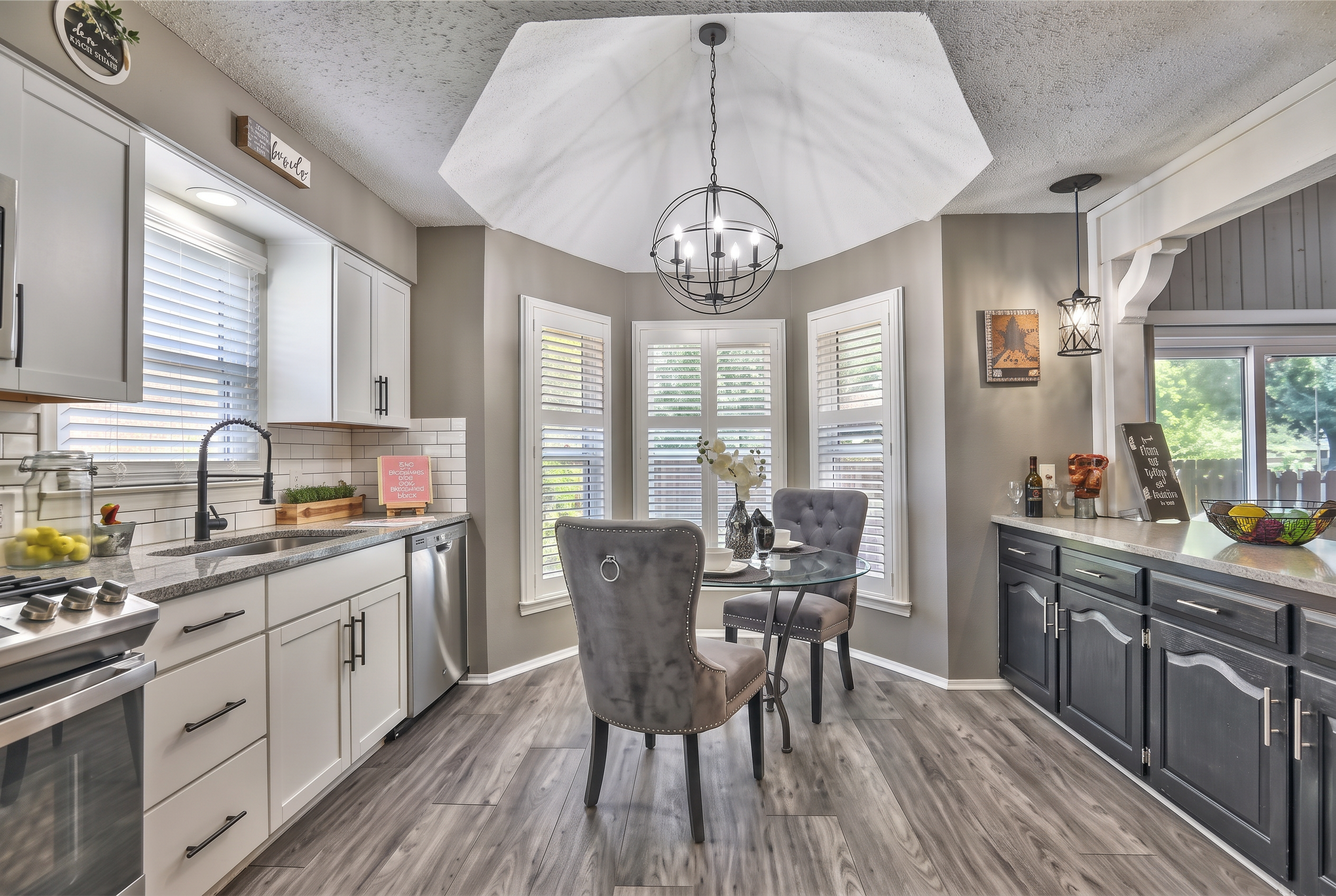Kitchen & Breakfast Bay — 9013 Evanston Ct