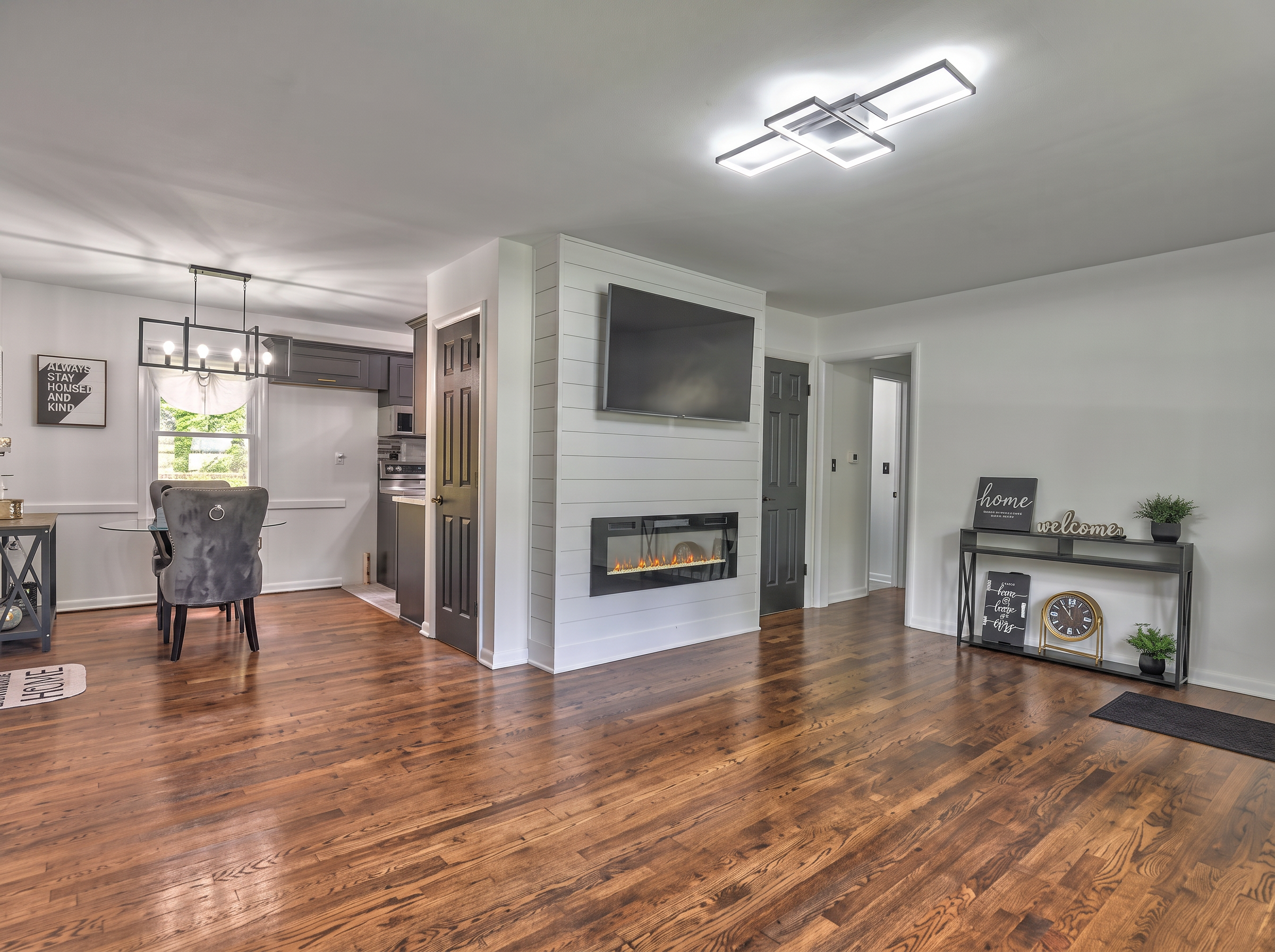 Open Main Level — 8601 E 116th St