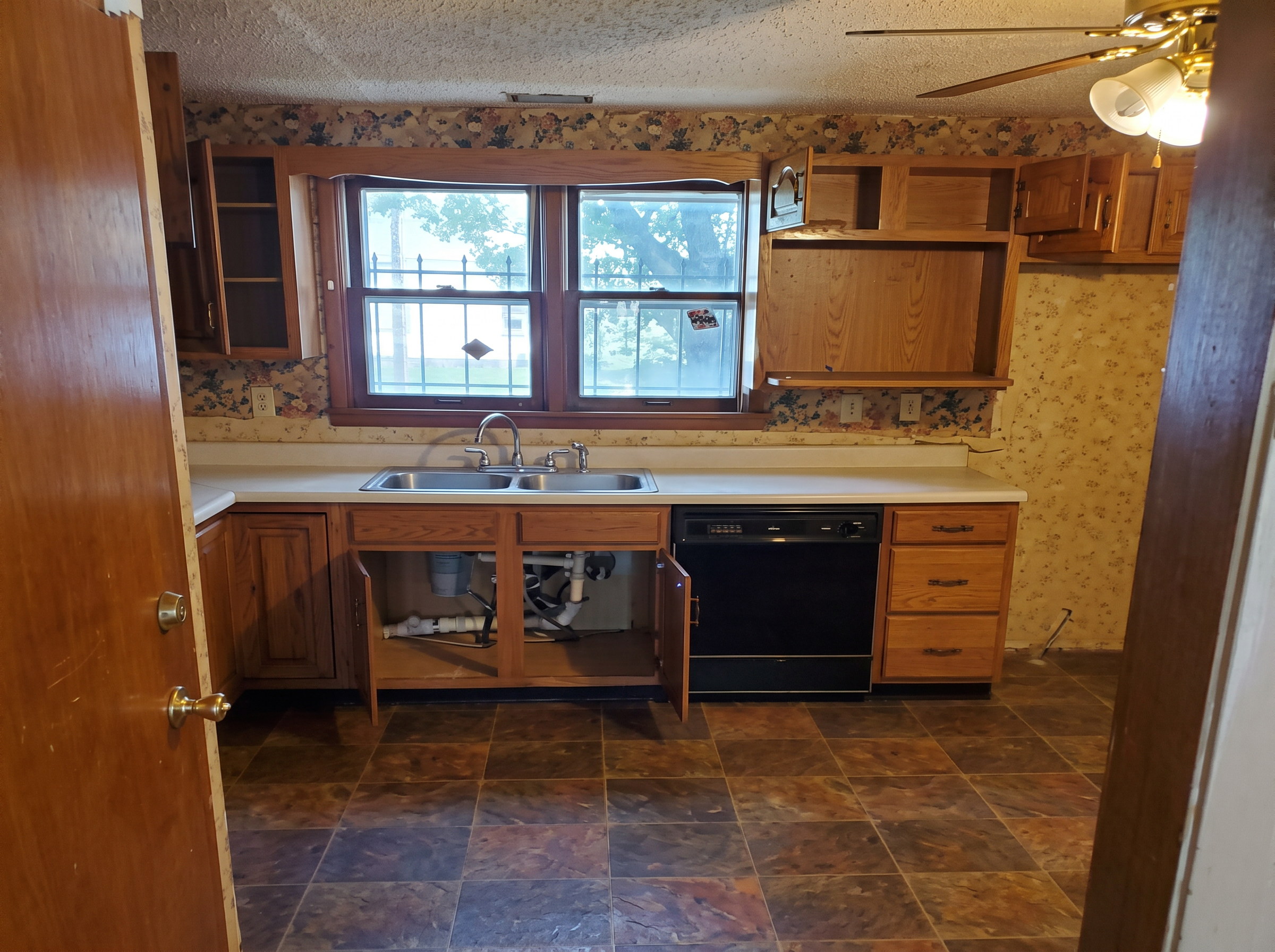 Kitchen — 3909 E 72nd St
