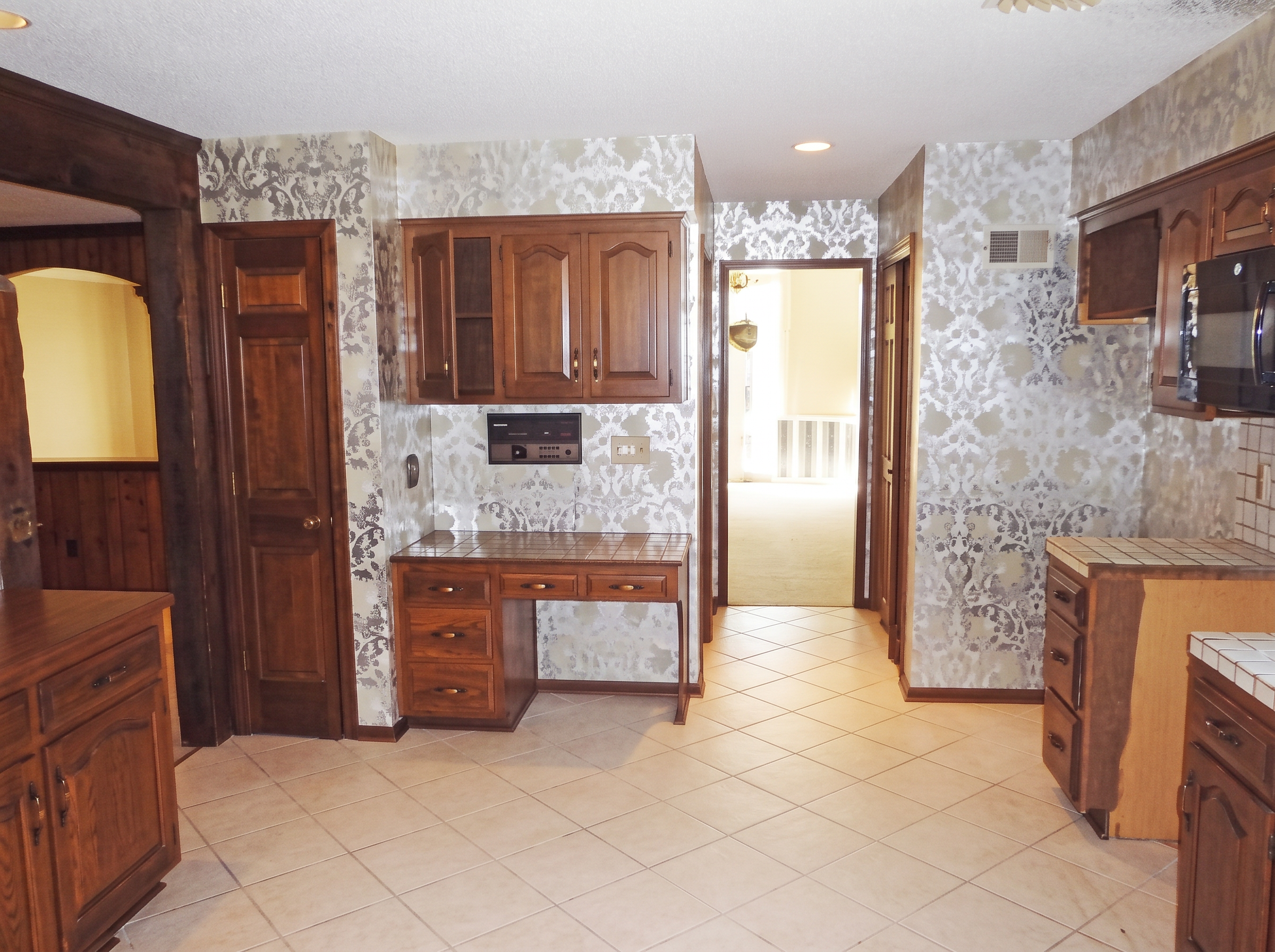 Kitchen & Pantry — 9013 Evanston Ct