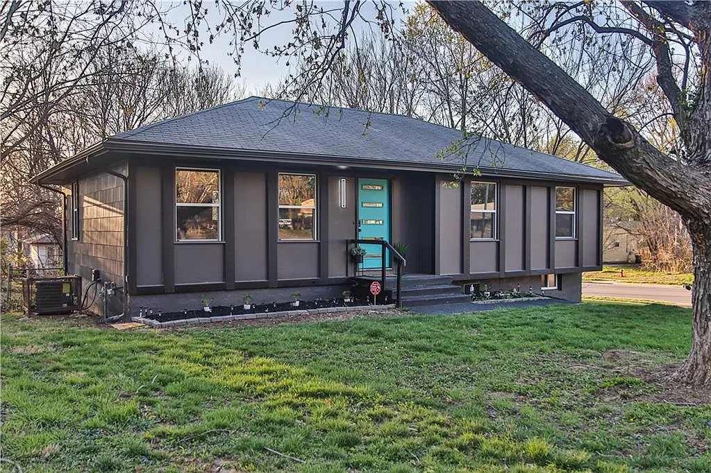Front Corner View — 11500 Manchester Ave