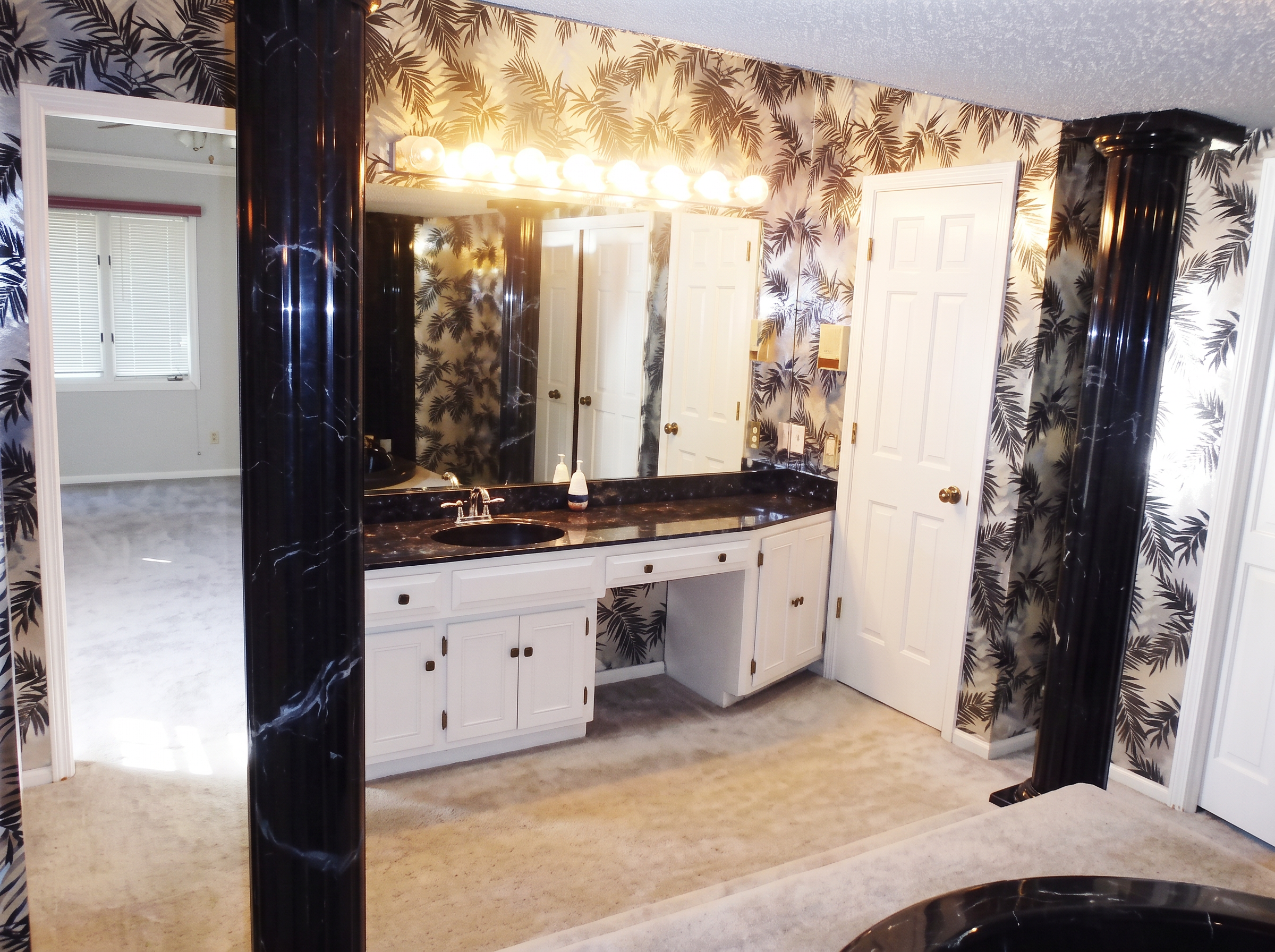 Primary Bath — 9013 Evanston Ct