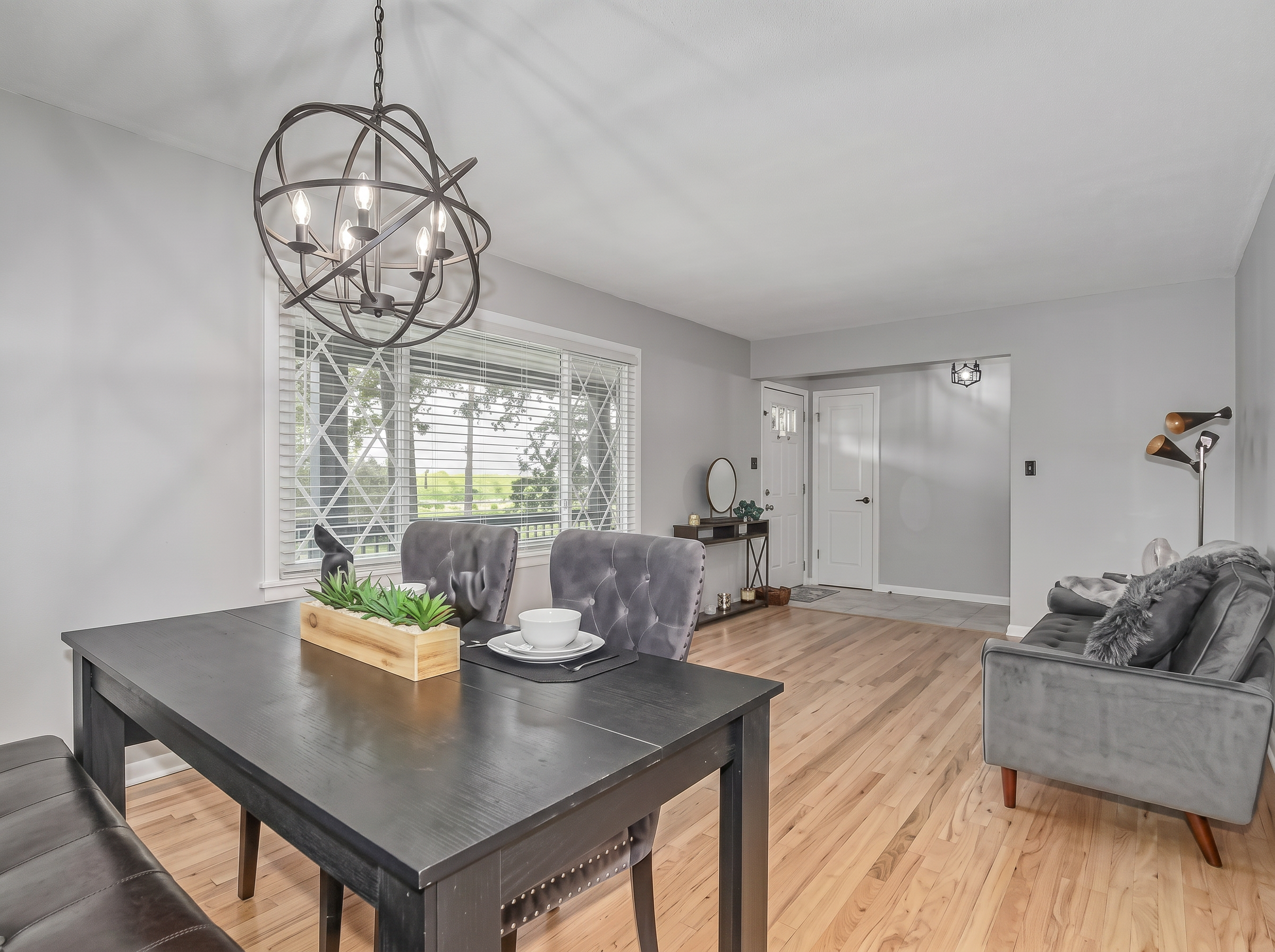Dining & Entry — 9332 Elm Ave