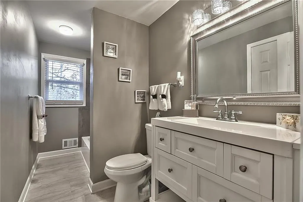 Full Bath — 3909 E 72nd St