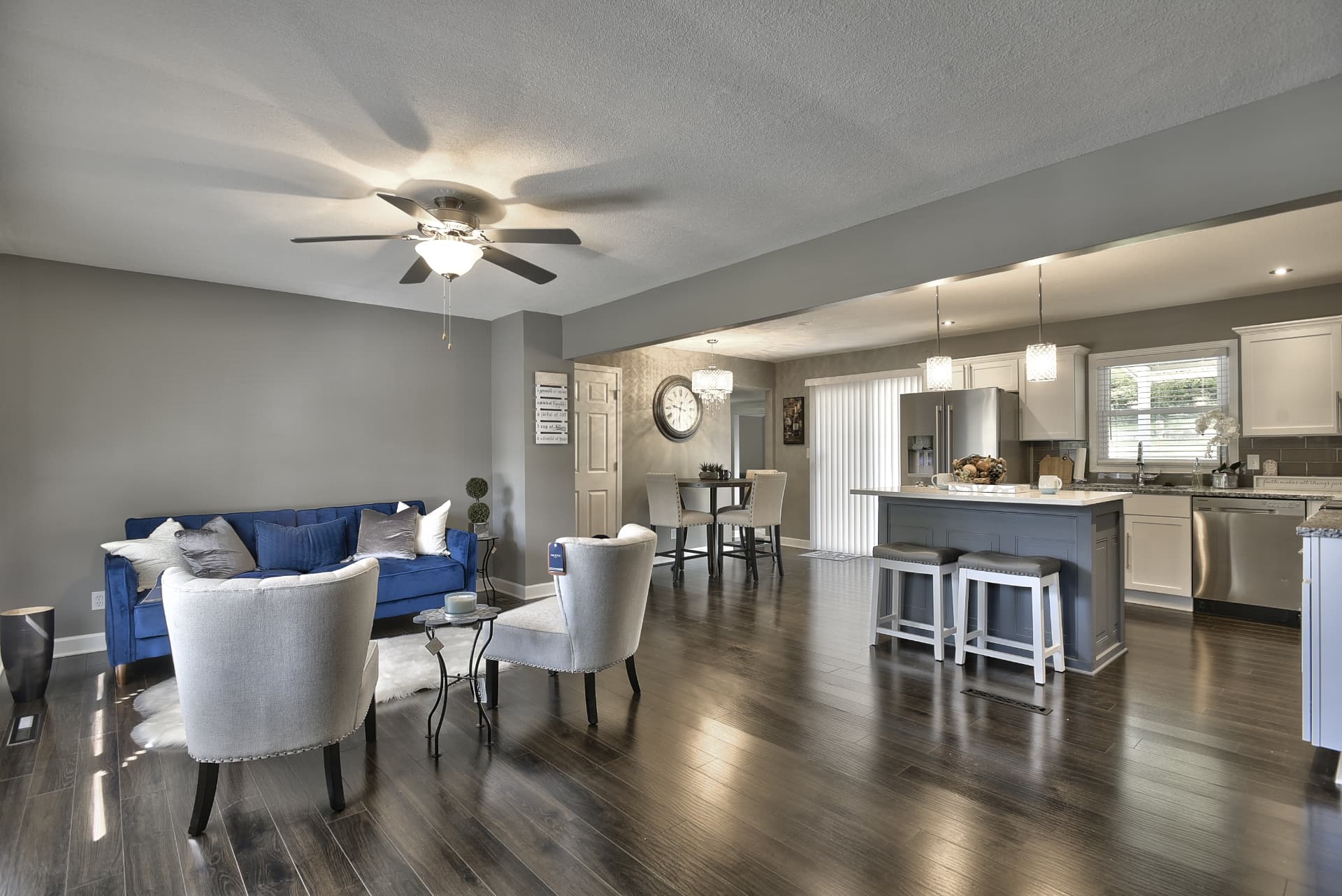 Open Living Space — 9503 Fremont Ave