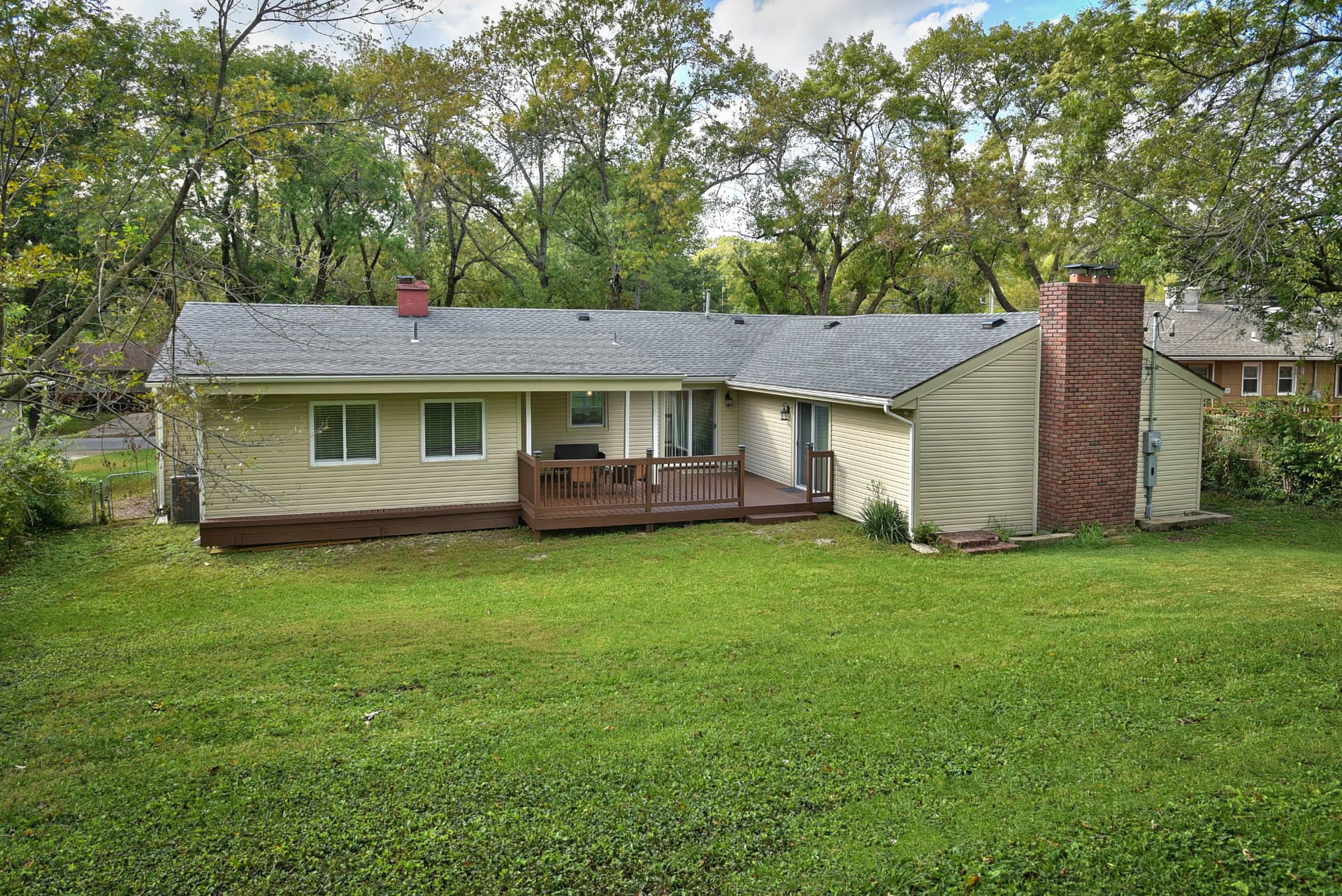 Rear Deck & Yard — 9503 Fremont Ave
