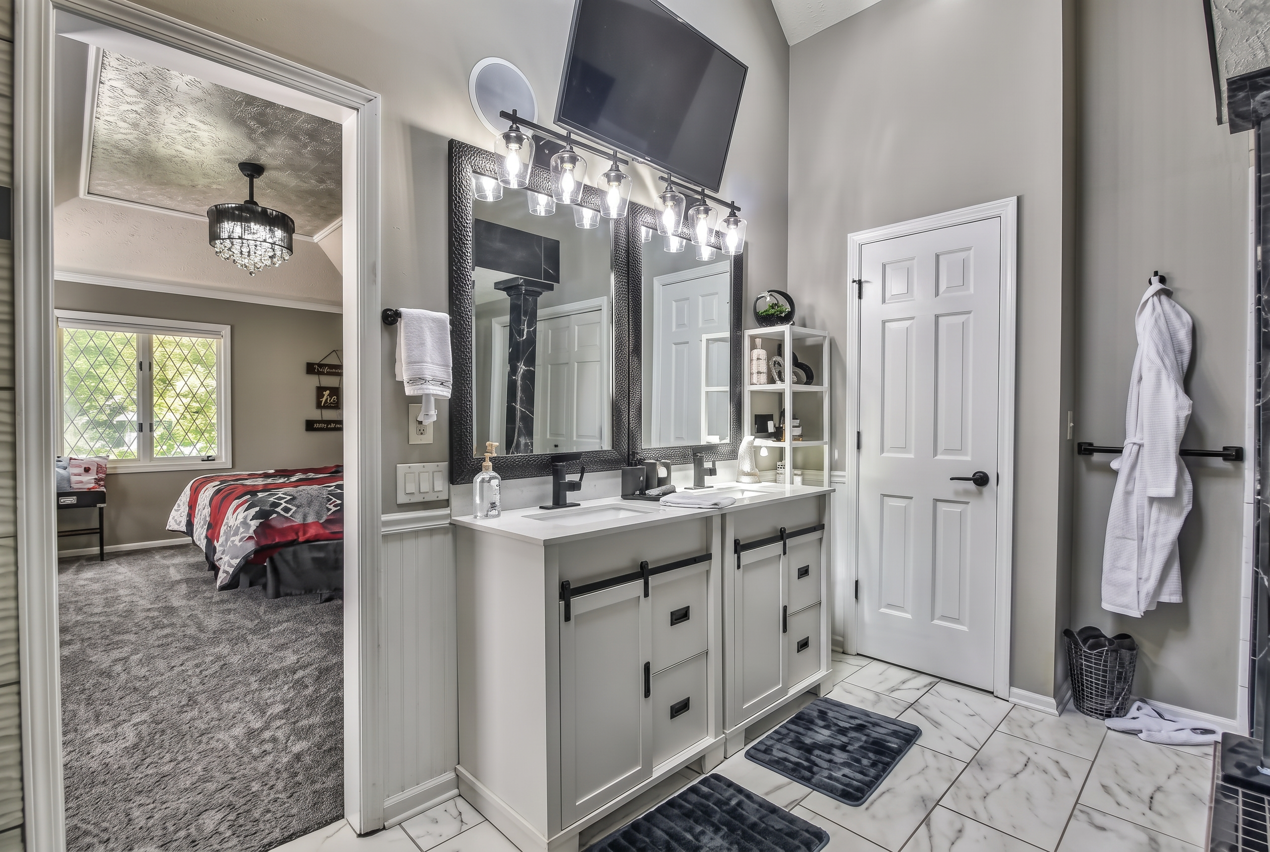 Secondary Bath — 9013 Evanston Ct