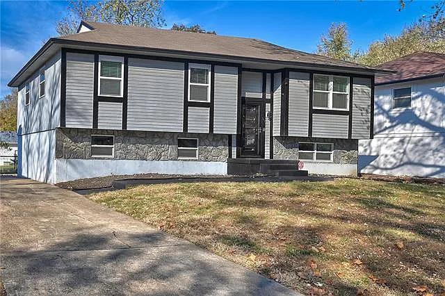Front Corner View — 307 N Cleveland Ave